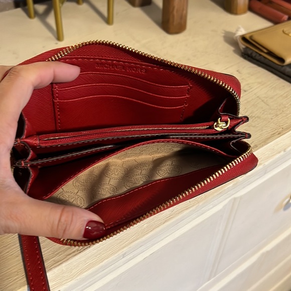 Red Michael Kors bag and wallet set - Picture 6 of 16